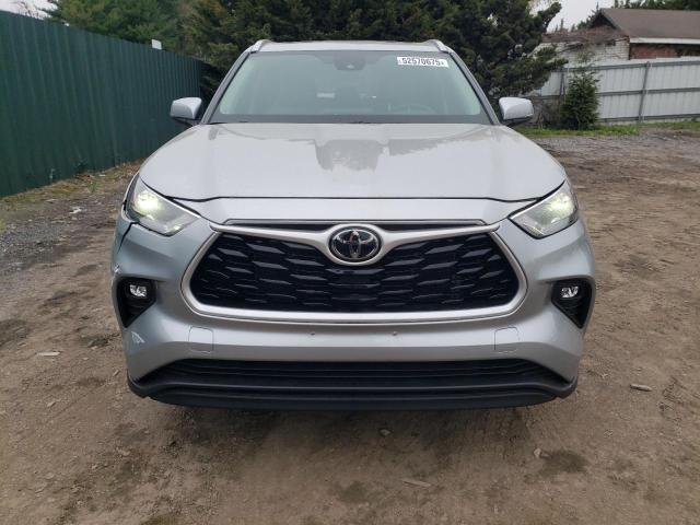  TOYOTA HIGHLANDER 2022 Srebrny