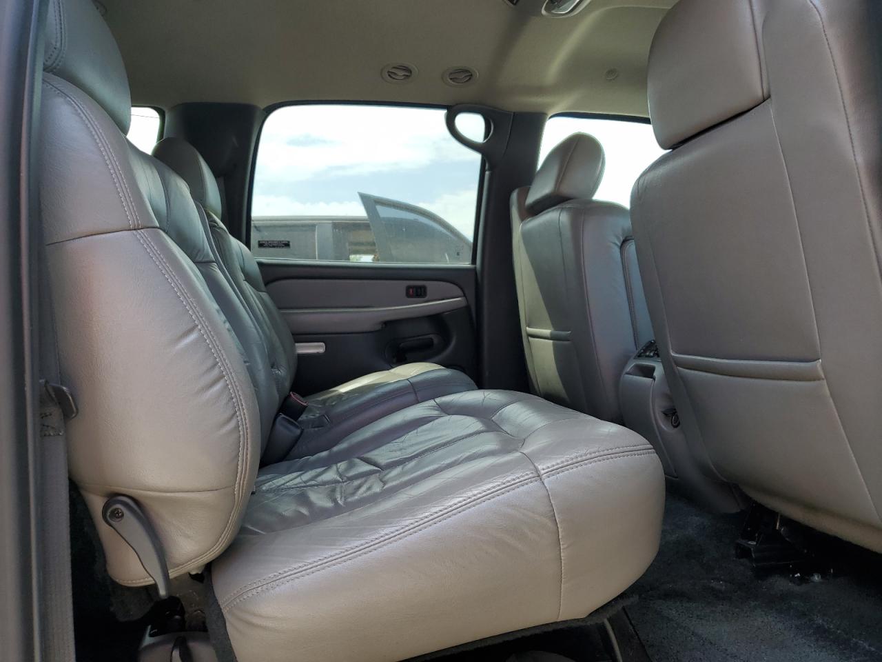 2001 Chevrolet Suburban C1500 VIN: 3GNEC16T11G137294 Lot: 53555015