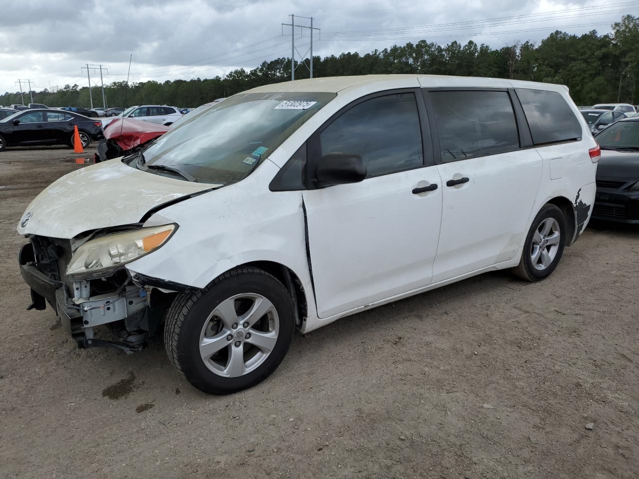 2013 Toyota Sienna for Sale in Greenwell Springs, LA - Front End
