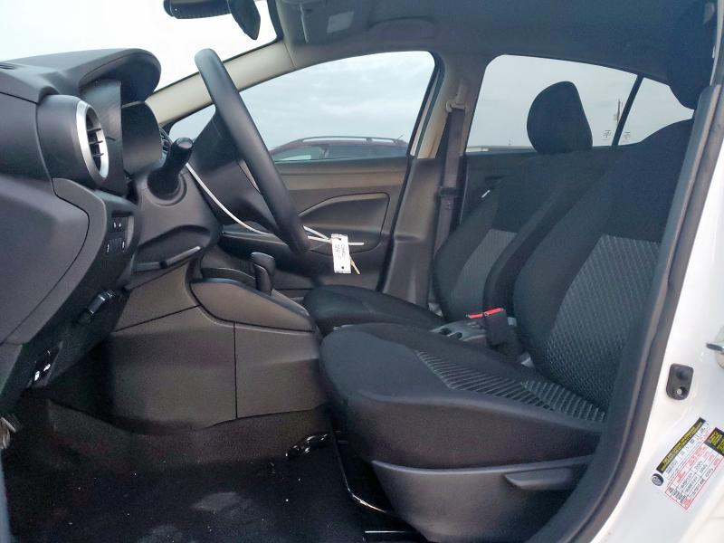  NISSAN VERSA 2023 Білий