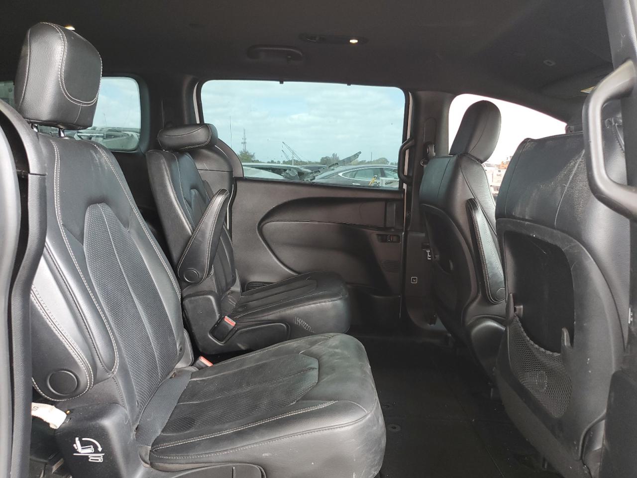 2019 Chrysler Pacifica Touring L VIN: 2C4RC1BG8KR593923 Lot: 53676265
