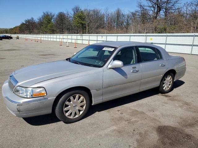 2010 Lincoln Town Car Signature Limited