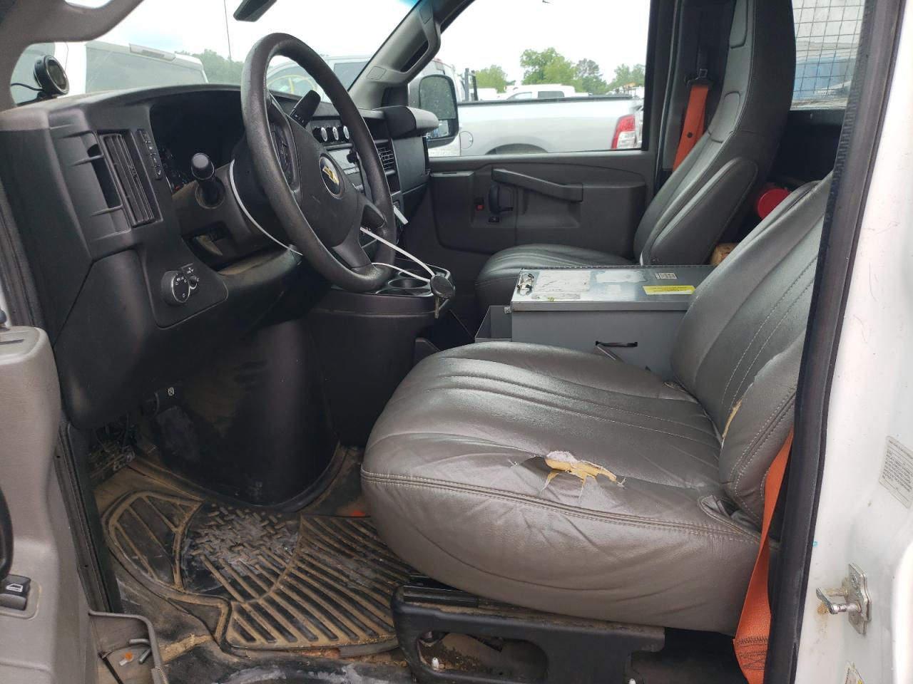 2018 Chevrolet Express G2500 VIN: 1GCWGAFP1J1199510 Lot: 50699355