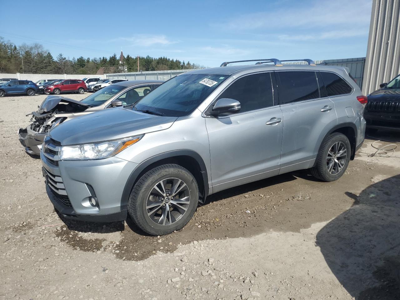 2017 Toyota Highlander Le for Sale in Franklin, WI - Hail