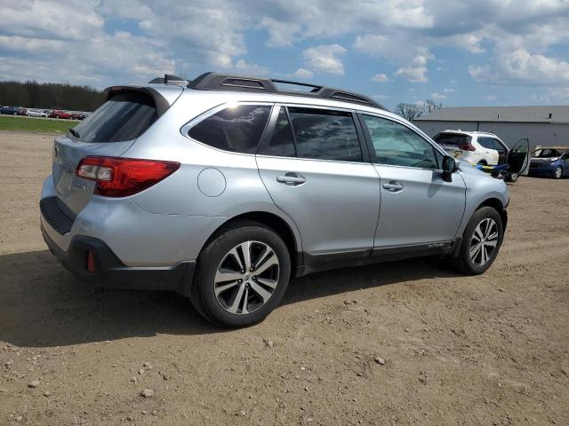  SUBARU OUTBACK 2018 Srebrny