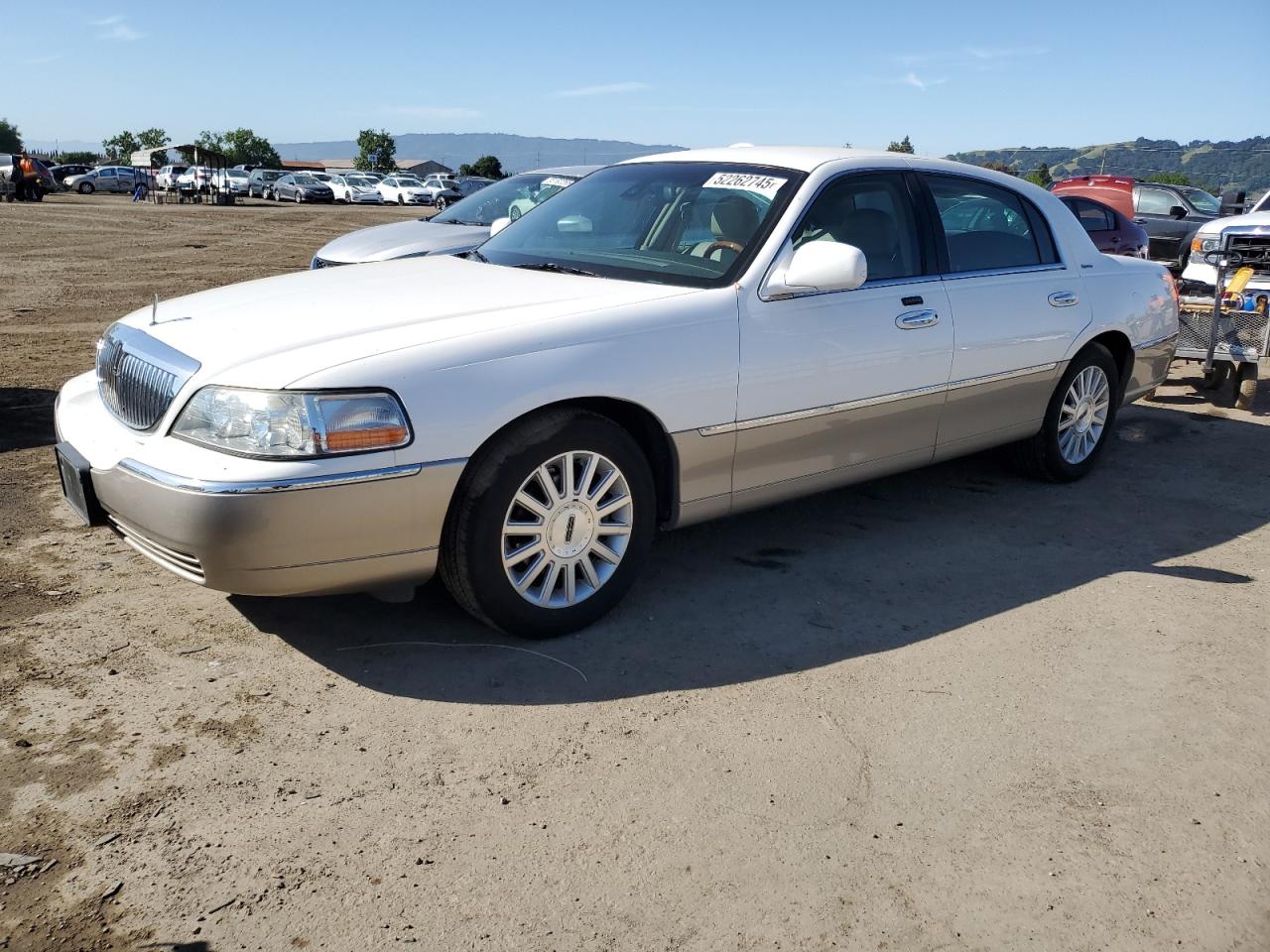 2003 Lincoln Town Car Signature للبيع في San Martin، CA - Minor Dent/Scratches