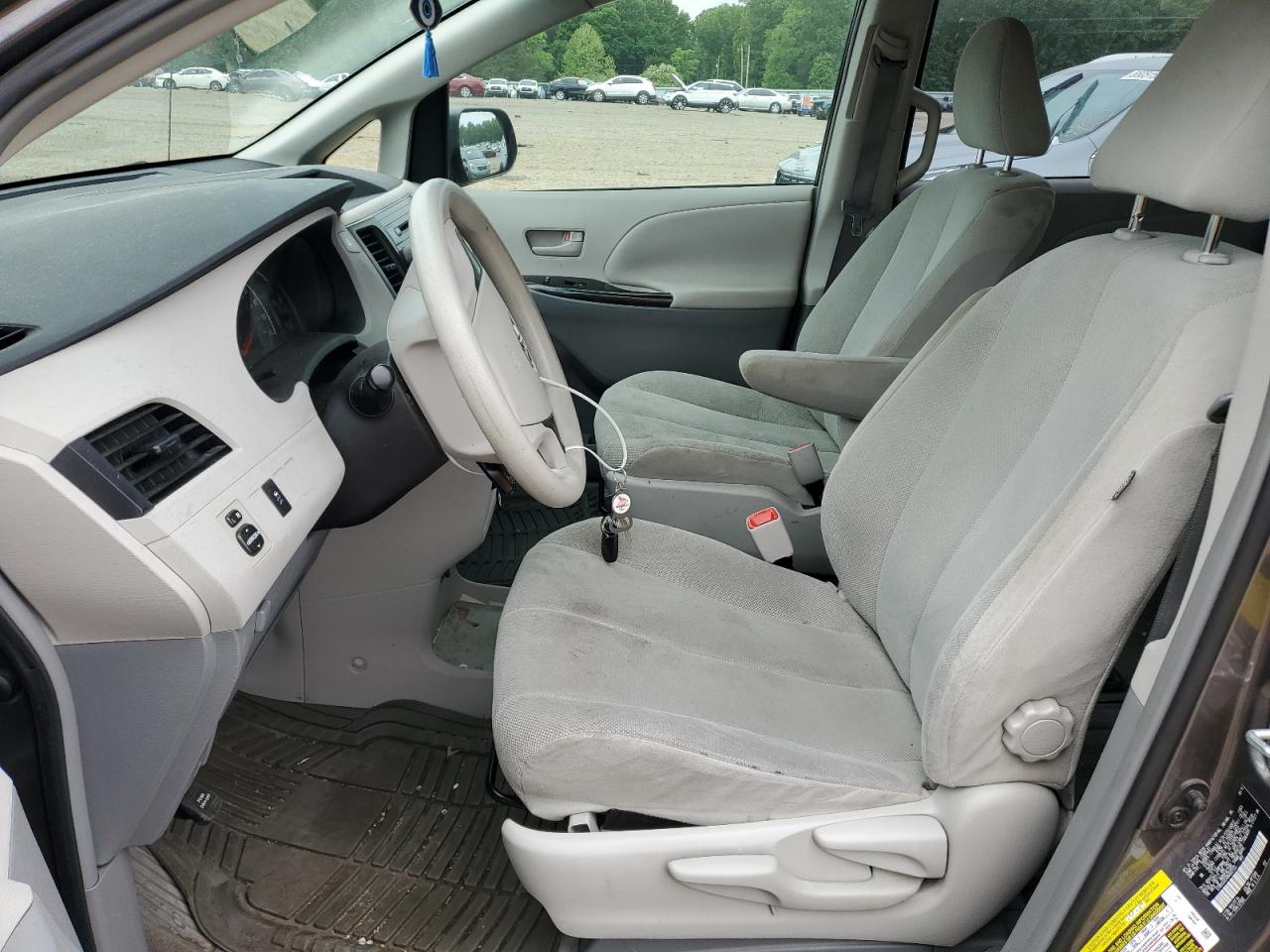 2011 Toyota Sienna Base VIN: 5TDKA3DC4BS002555 Lot: 54242775