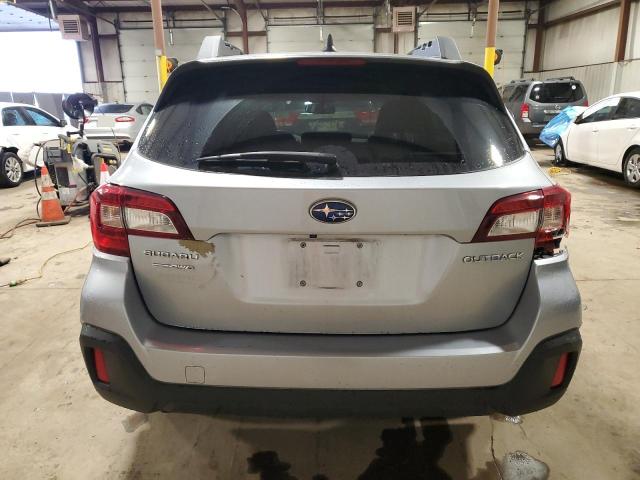  SUBARU OUTBACK 2018 Srebrny