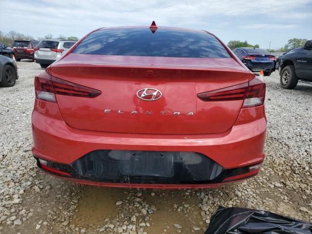  HYUNDAI ELANTRA 2019 Червоний