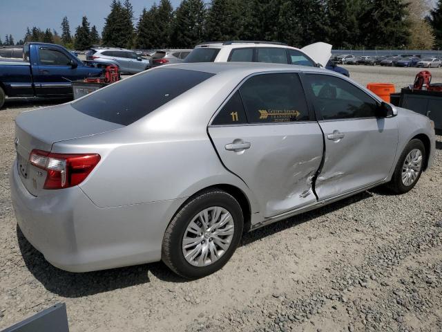 Sedans TOYOTA CAMRY 2013 Srebrny
