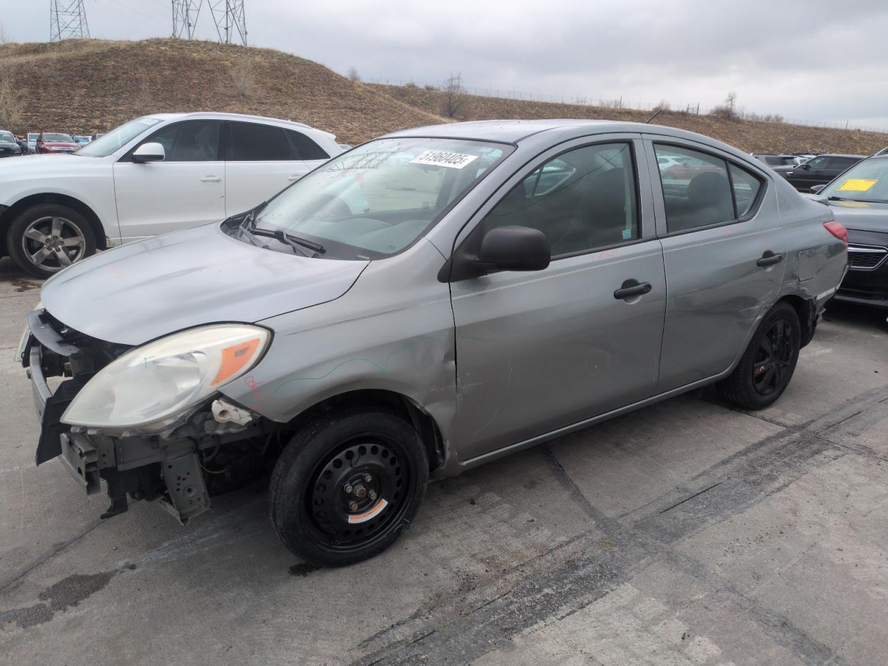 2014 Nissan Versa S продається в Littleton, CO - Front End