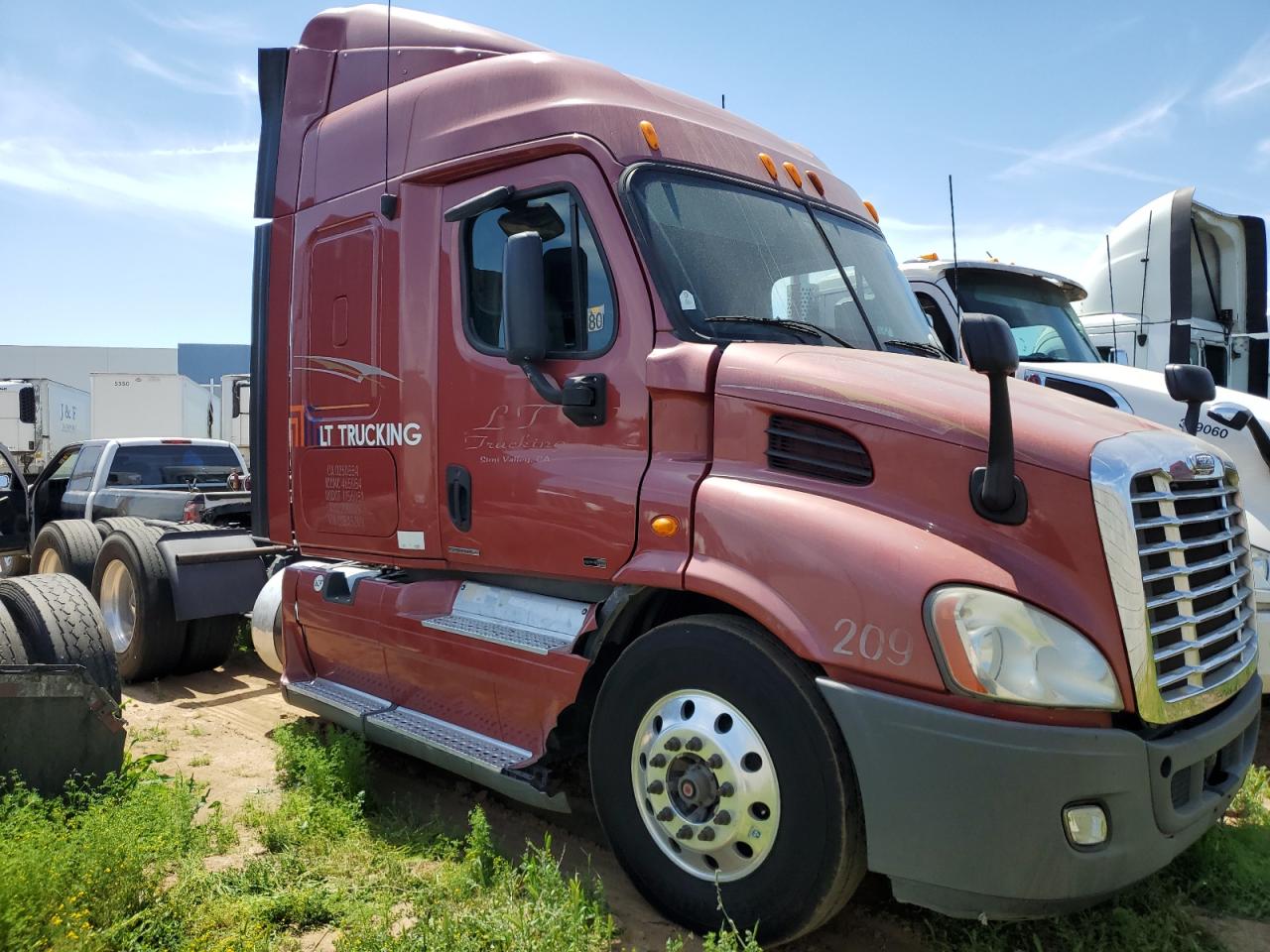 2012 Freightliner Cascadia 113 Semi Truck for Sale in Colton, CA - Side