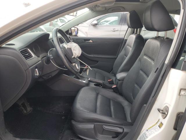 Sedans VOLKSWAGEN JETTA 2012 Biały