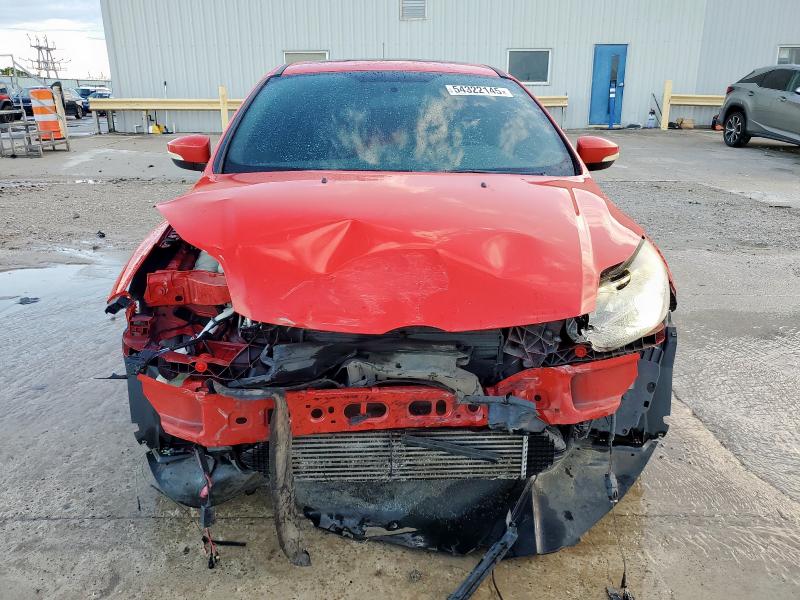 Hatchbacks FORD FOCUS 2013 Red