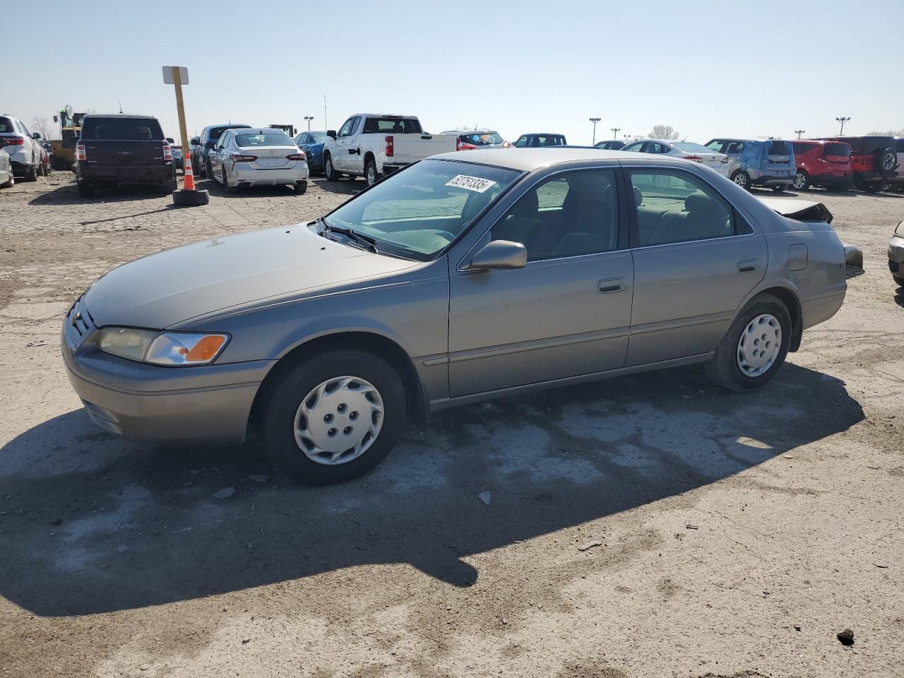 1998 Toyota Camry Ce de vânzare în Indianapolis, IN - Rear End