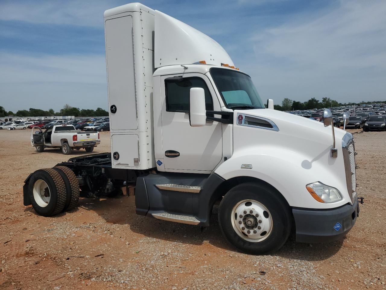 2017 Kenworth T680 Semi Truck na sprzedaż w Oklahoma City, OK - Minor Dent/Scratches