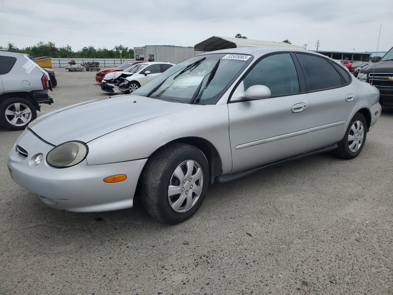 1999 Ford Taurus Se للبيع في Fresno، CA - Front End