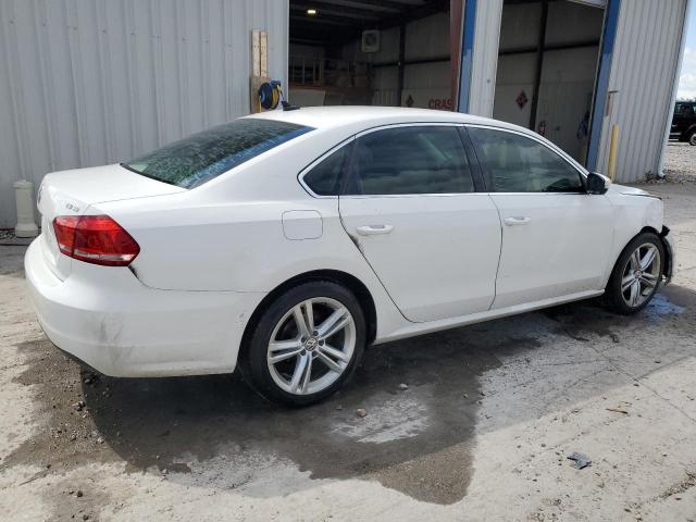 Sedans VOLKSWAGEN PASSAT 2014 Biały