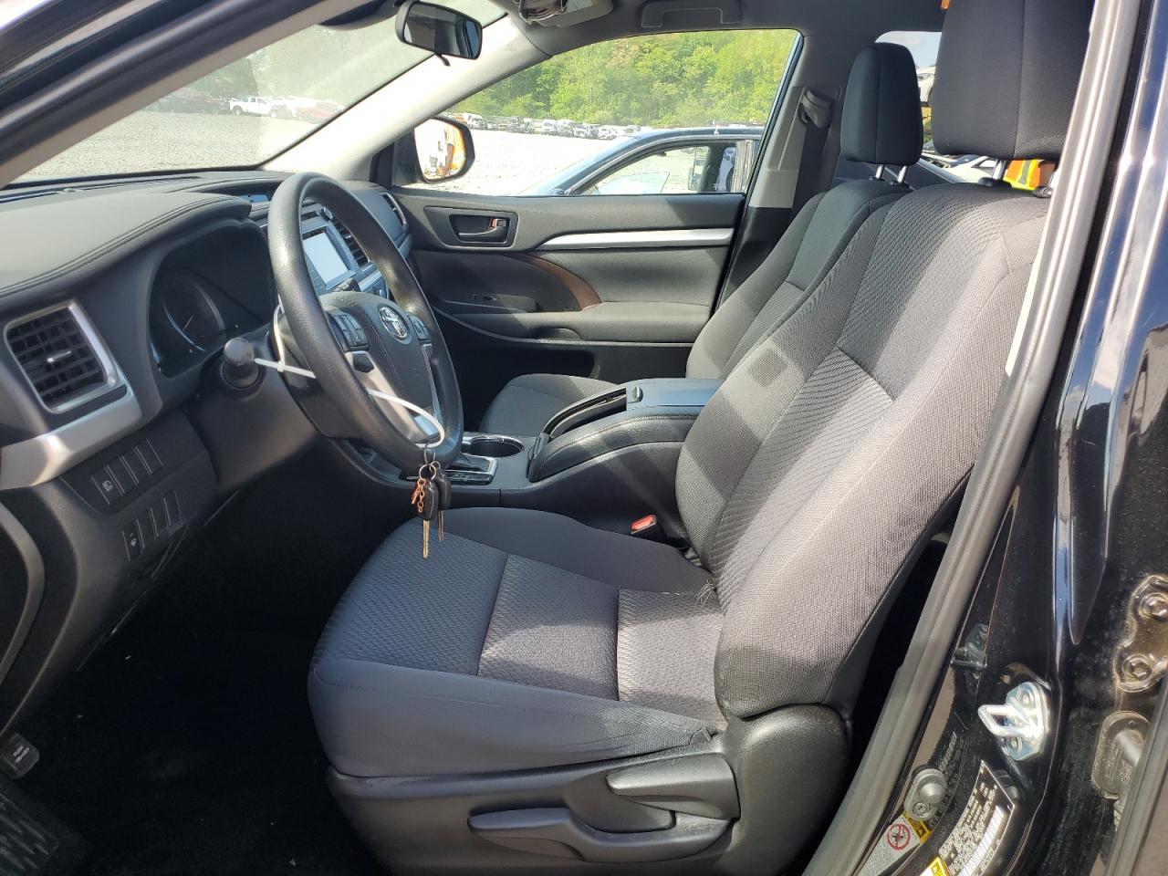 2019 Toyota Highlander Le VIN: 5TDBZRFH1KS725302 Lot: 53930265