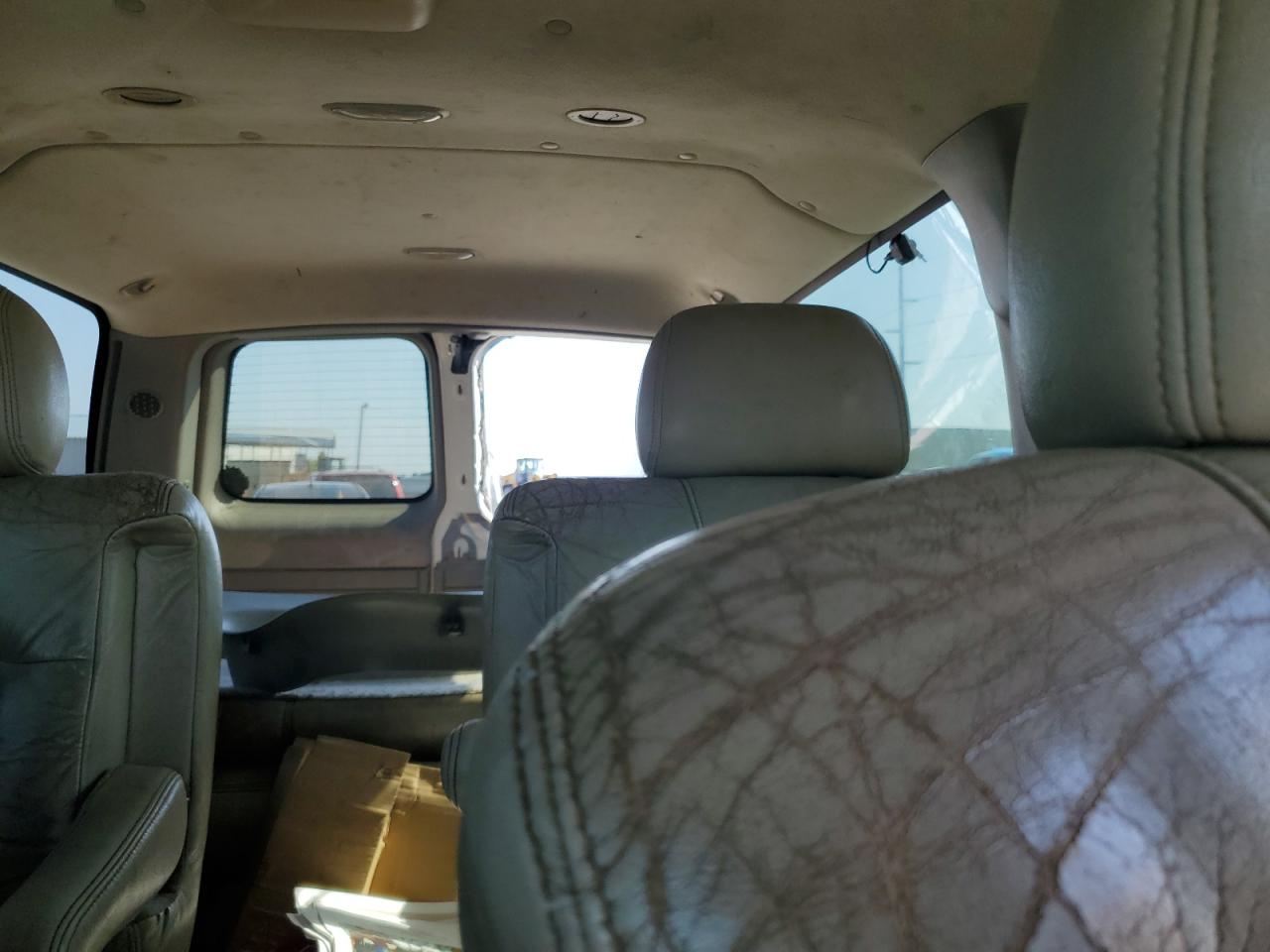 2001 Chevrolet Suburban C1500 VIN: 3GNEC16T61G112858 Lot: 53369565