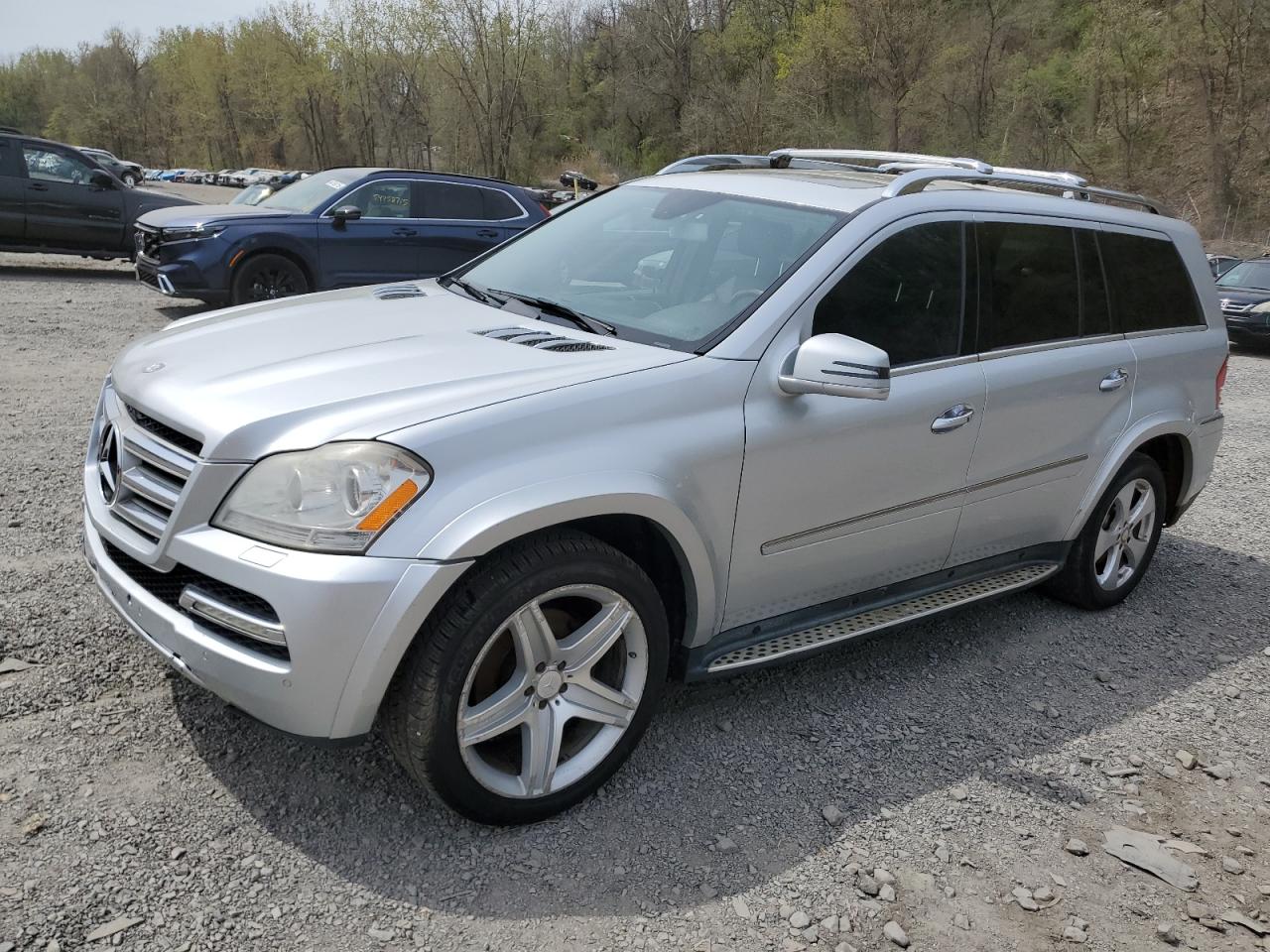 2012 Mercedes-Benz Gl 550 4Matic for Sale in Marlboro, NY - Minor Dent/Scratches