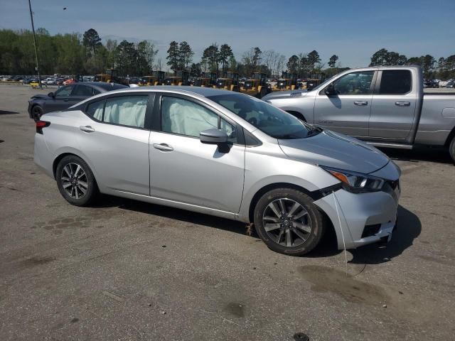  NISSAN VERSA 2021 Srebrny