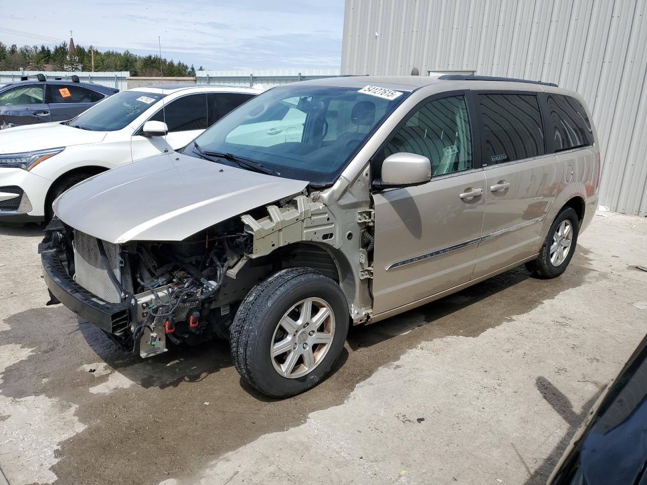 Franklin, WI에서 판매 중인 2013 Chrysler Town & Country Touring - Front End