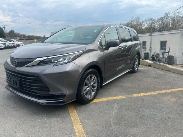 2022 Toyota Sienna Le
