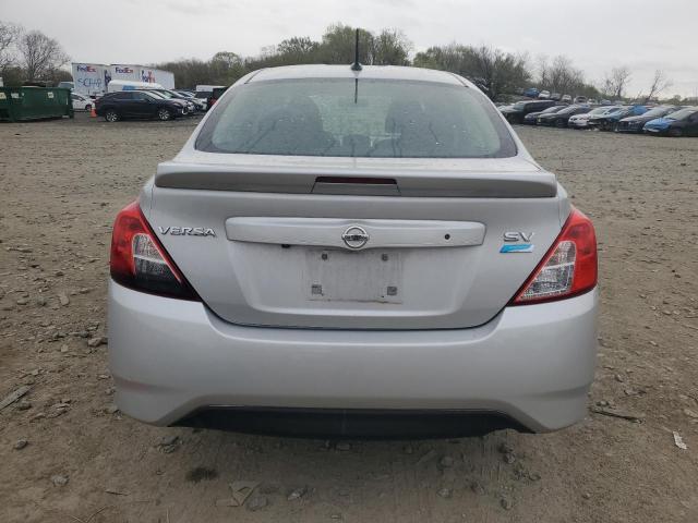  NISSAN VERSA 2015 Srebrny