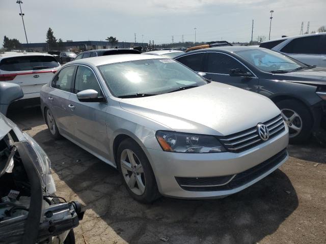 Седаны VOLKSWAGEN PASSAT 2014 Серебристый
