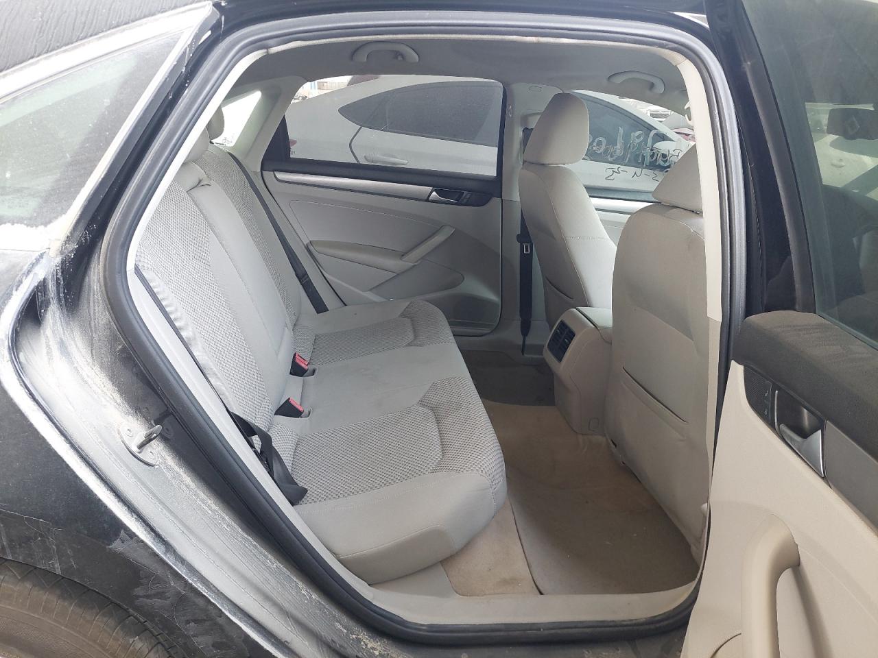 WVWBR7A39FC000702 - 2015 Volkswagen Passat - #undefined