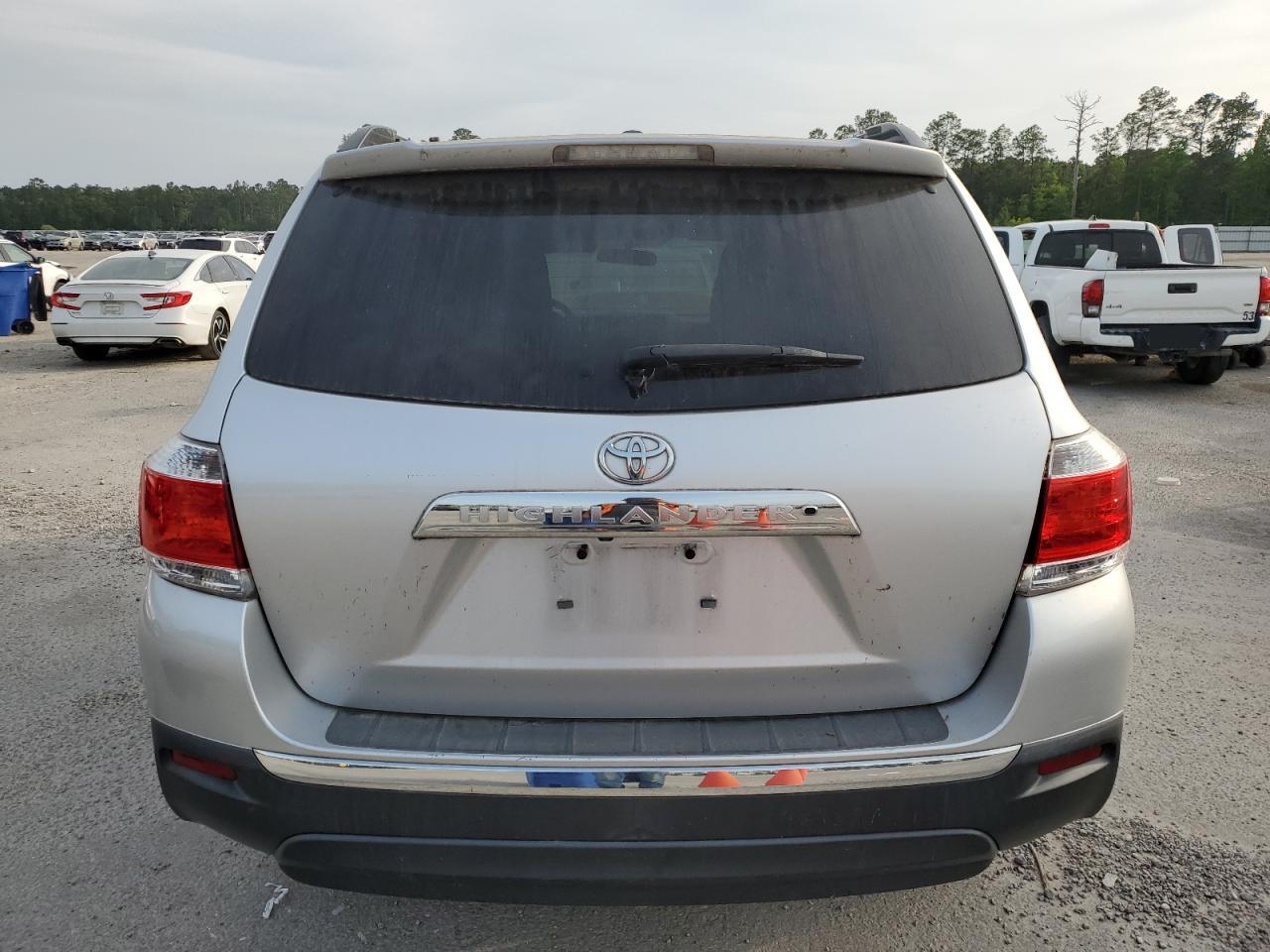 5TDZA3EH6CS018332 2012 Toyota Highlander Base