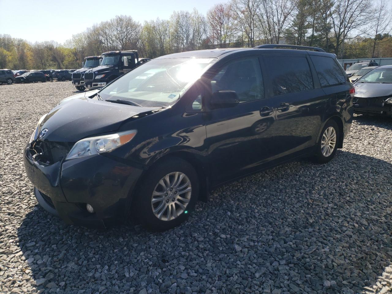 2011 Toyota Sienna Xle للبيع في North Billerica، MA - Front End