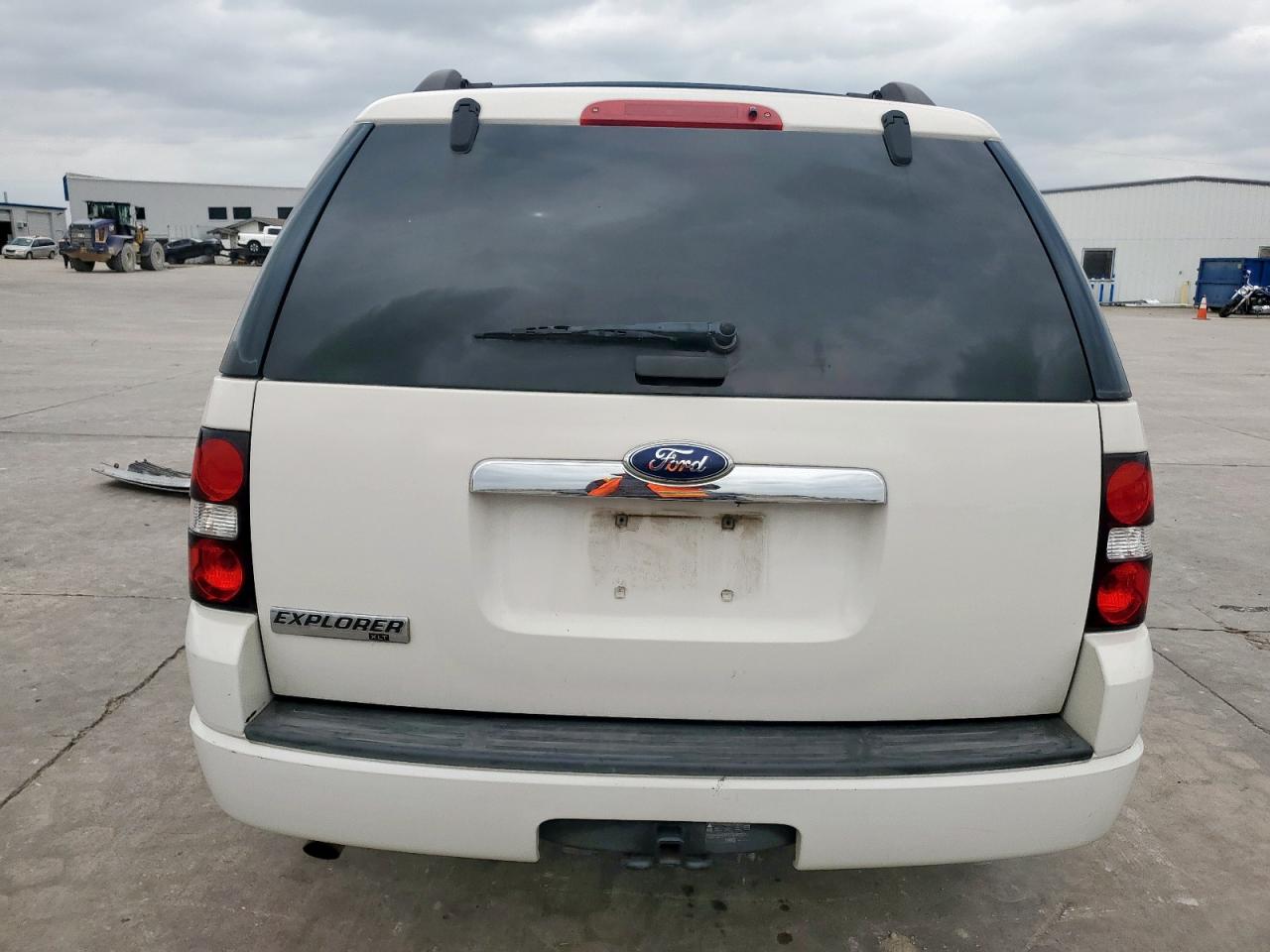 2008 Ford Explorer Xlt VIN: 1FMEU63E08UA33875 Lot: 54851655