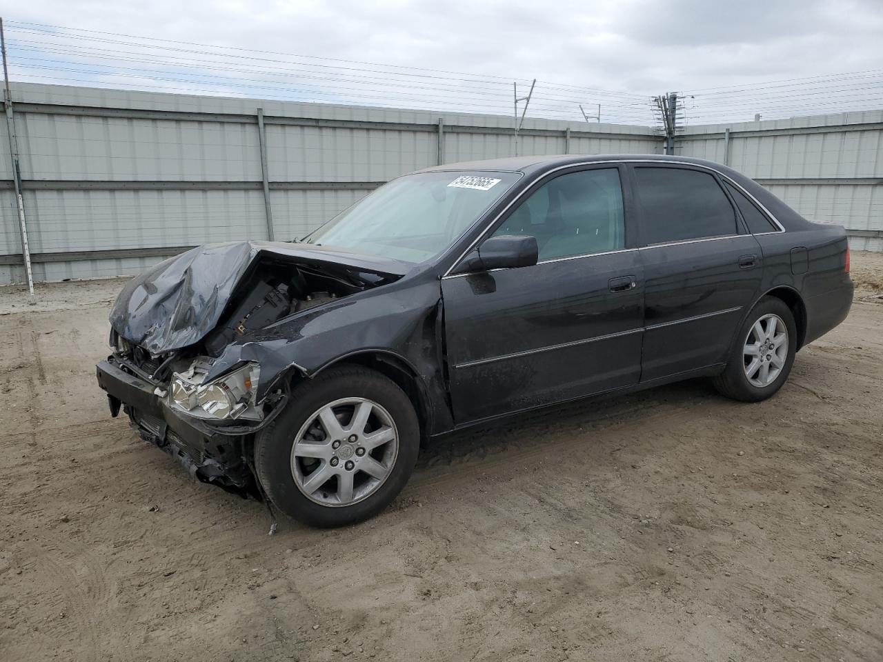 Bakersfield, CA에서 판매 중인 2000 Toyota Avalon Xl - Front End