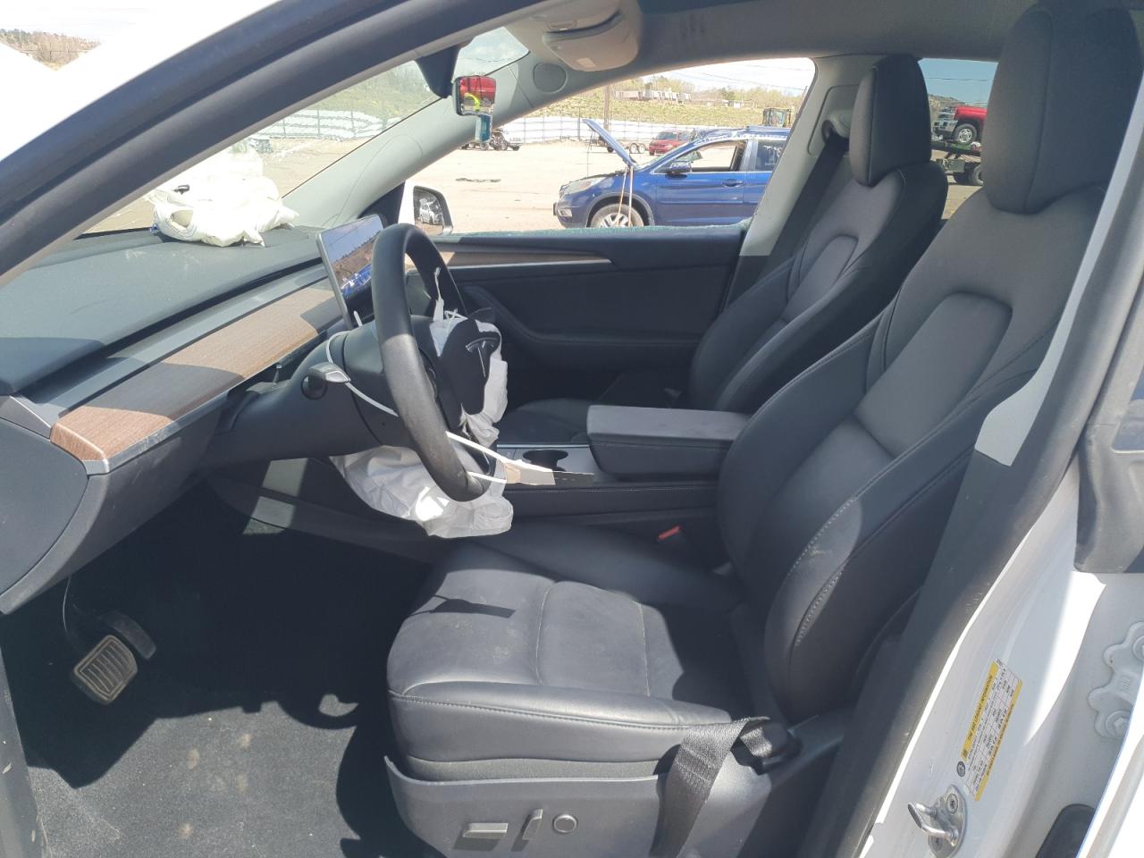 2024 Tesla Model Y VIN: 7SAYGDED1RF073221 Lot: 54175355