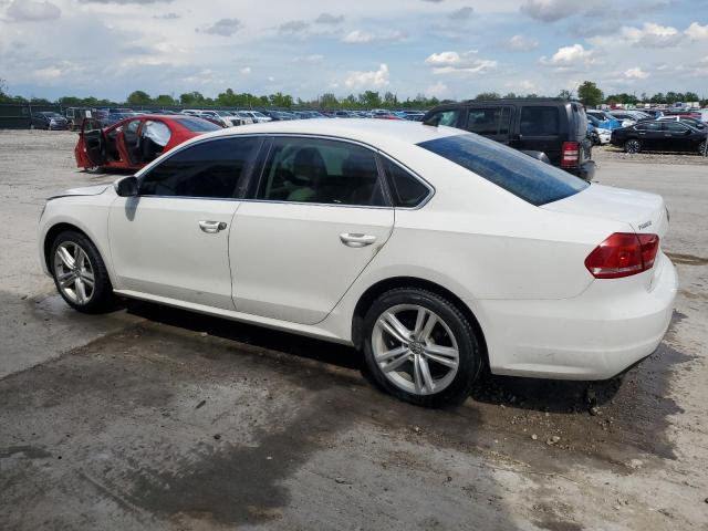 Sedans VOLKSWAGEN PASSAT 2014 Biały