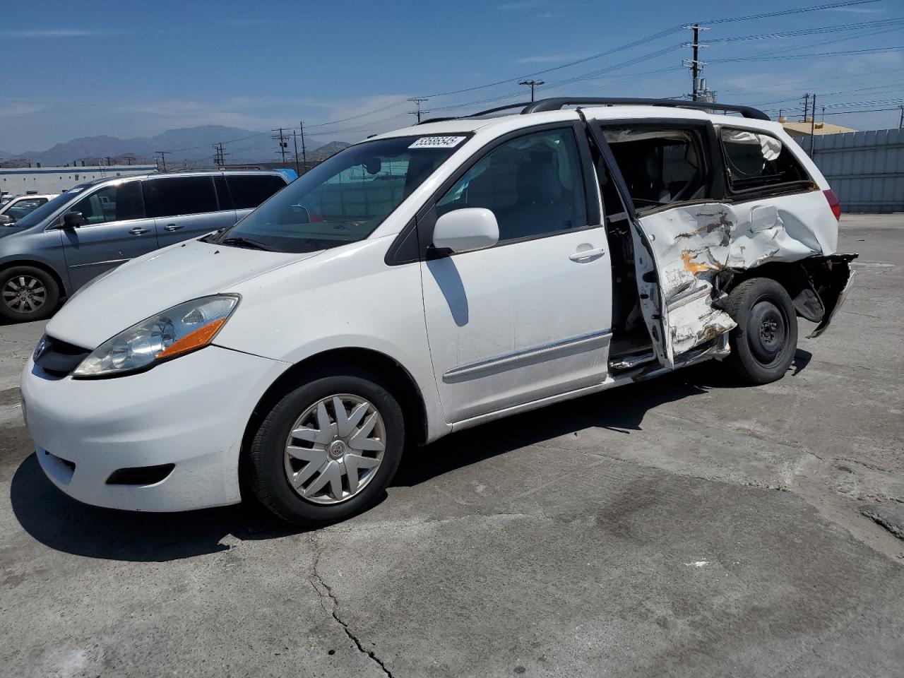 2009 Toyota Sienna Xle იყიდება Sun Valley-ში, CA - All Over