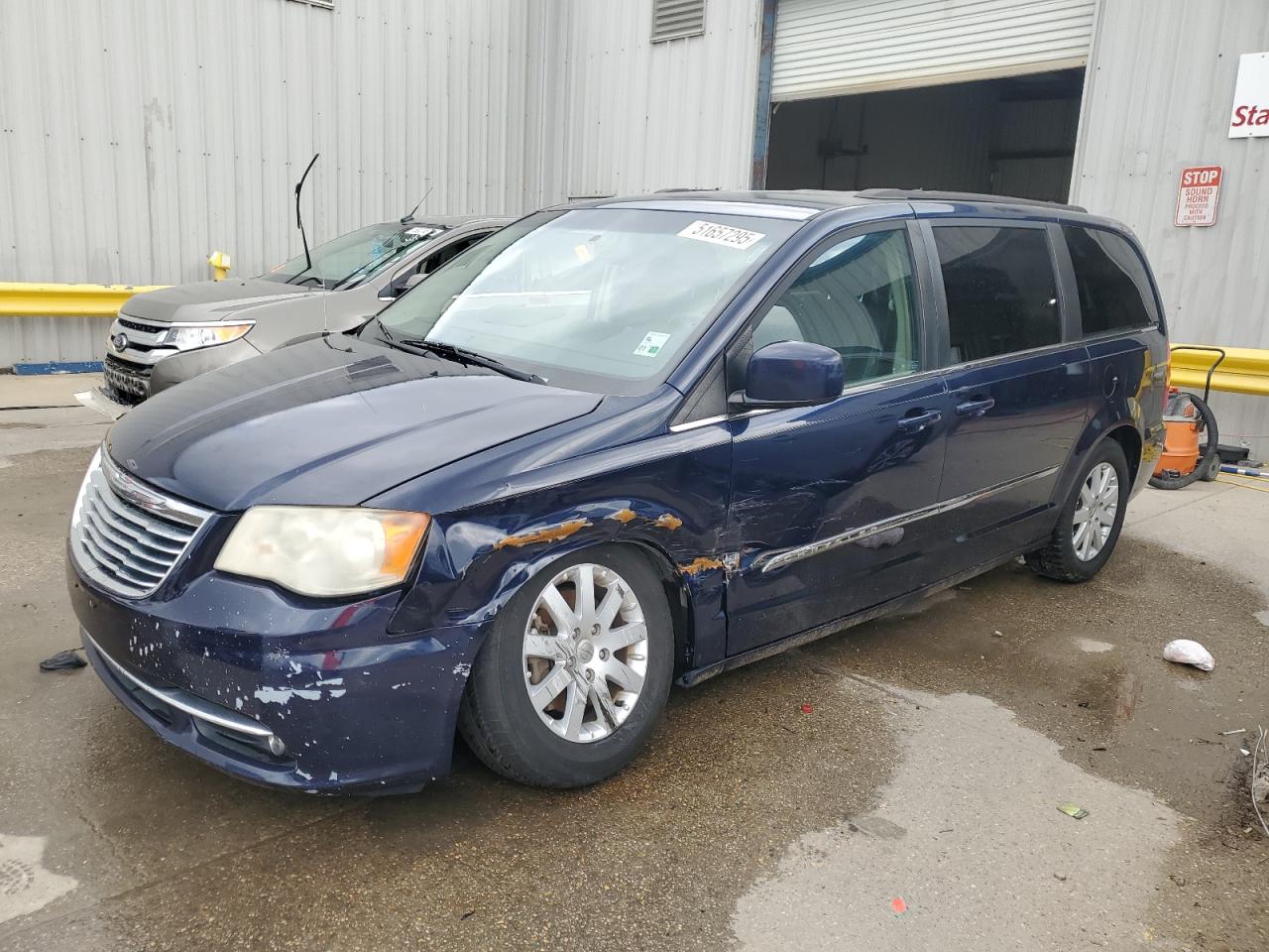 2014 Chrysler Town & Country Touring en Venta en New Orleans, LA - Side