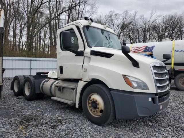 2019 Freightliner Cascadia 126 Semi Truck
