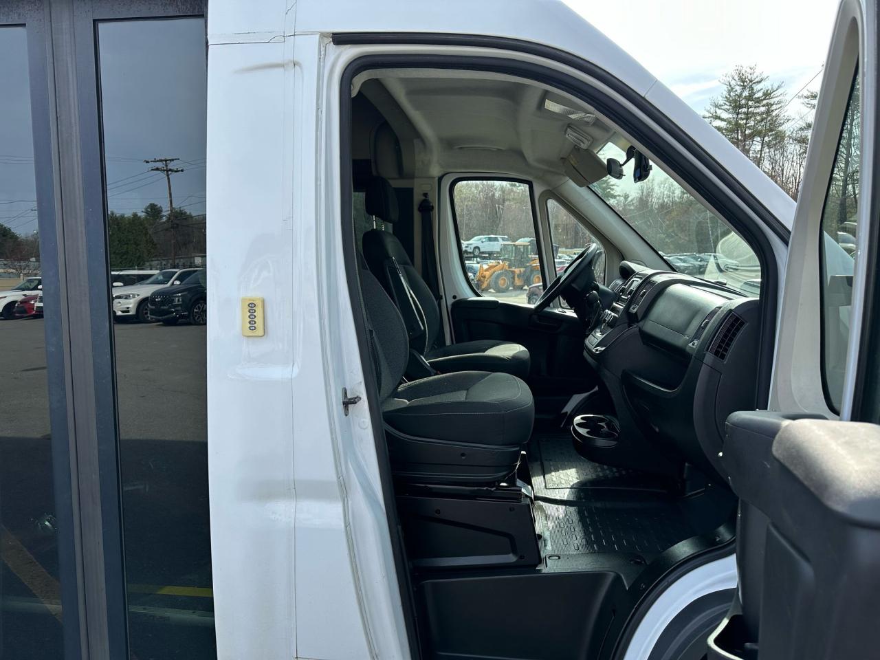 car-image car-image