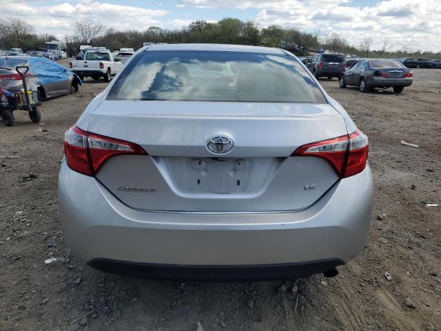 Седаны TOYOTA COROLLA 2015 Серебристый
