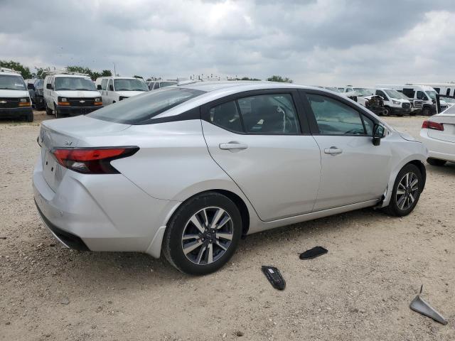  NISSAN VERSA 2024 Сріблястий