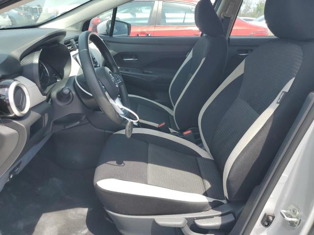  NISSAN VERSA 2022 Серебристый