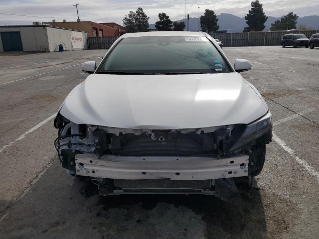  TOYOTA CAMRY 2022 Белый