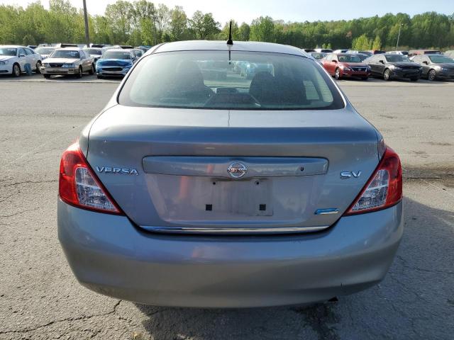 Sedans NISSAN VERSA 2012 Srebrny