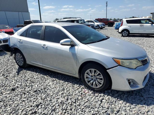 Седаны TOYOTA CAMRY 2014 Серебристый