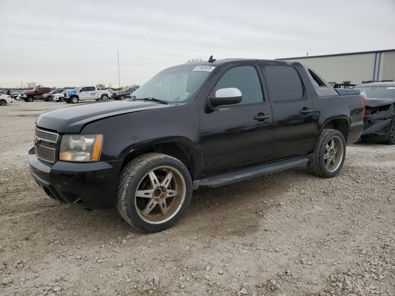 2007 Chevrolet Avalanche C1500 for Sale in Kansas City, KS - Minor Dent/Scratches