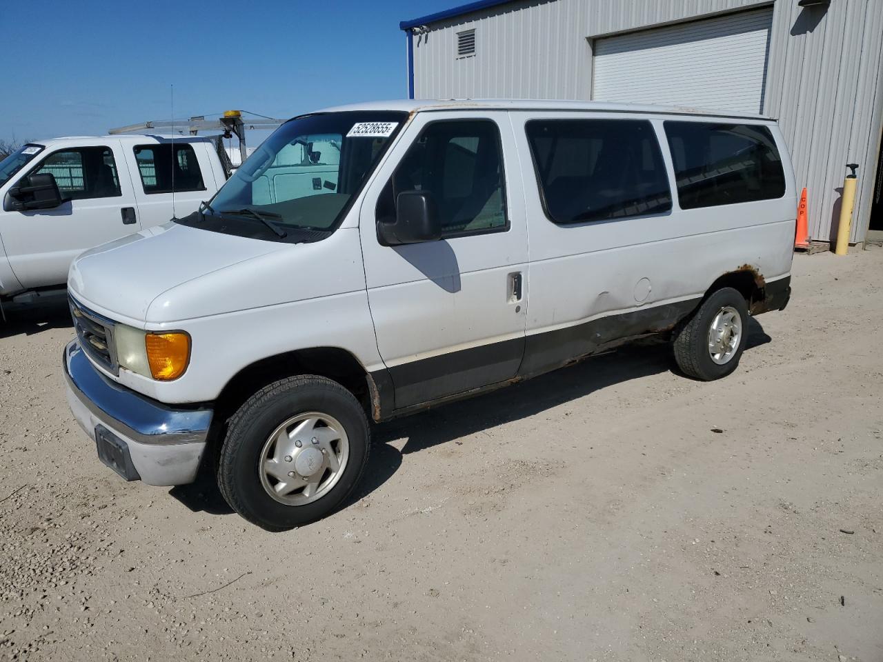 Milwaukee, WI에서 판매 중인 2003 Ford Econoline E350 Super Duty Wagon - All Over