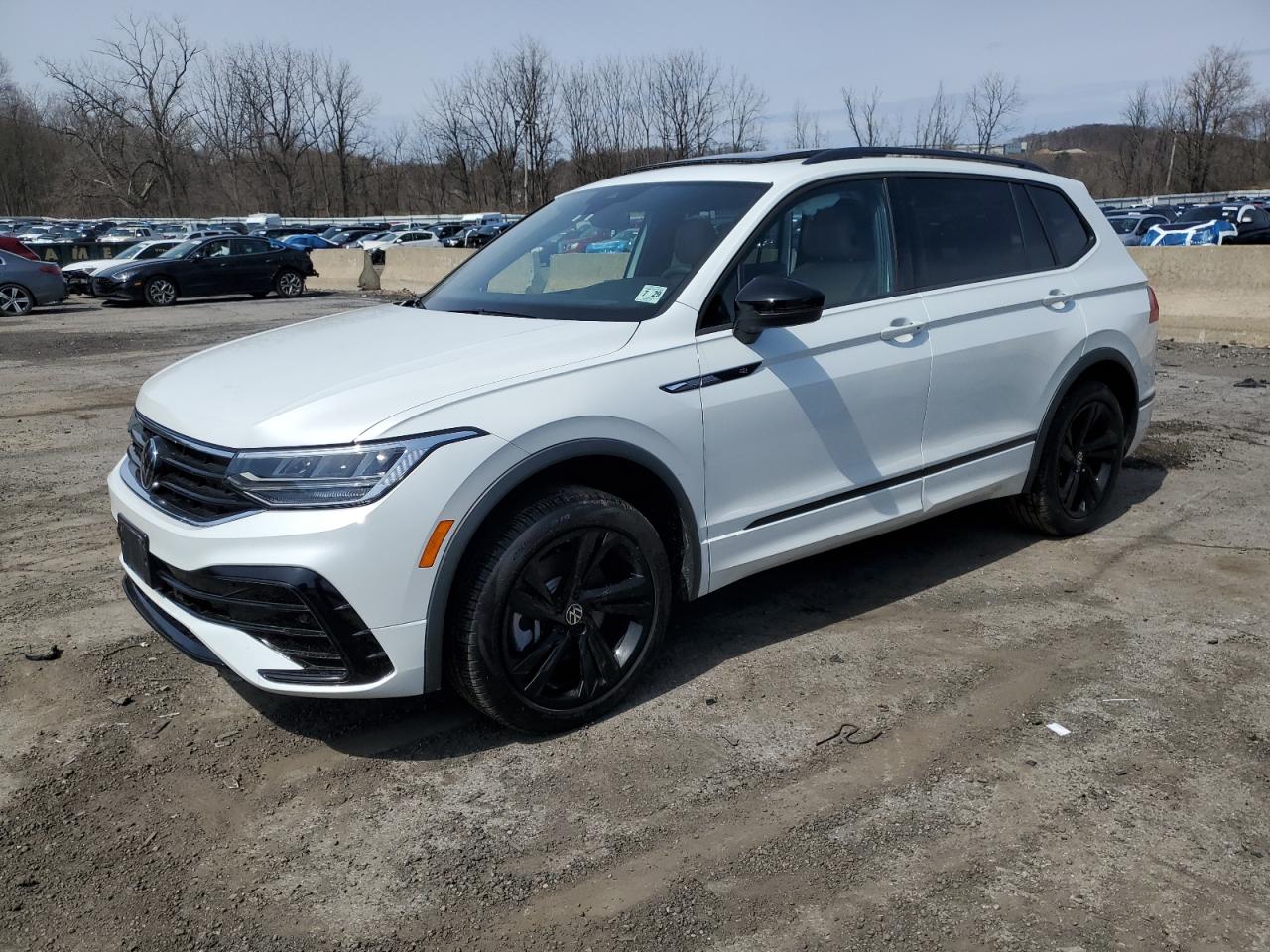 2024 Volkswagen Tiguan Se R-Line Black for Sale in Marlboro, NY - Side